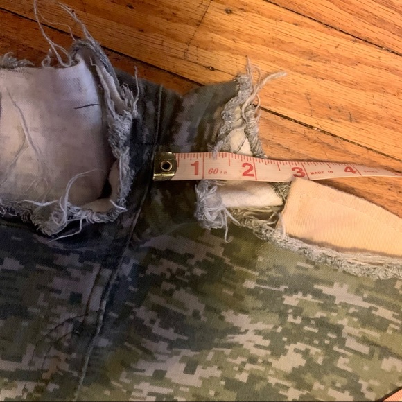 Camo Short Shorts from Rag & Bone, Sz 29 - Picture 14 of 14
